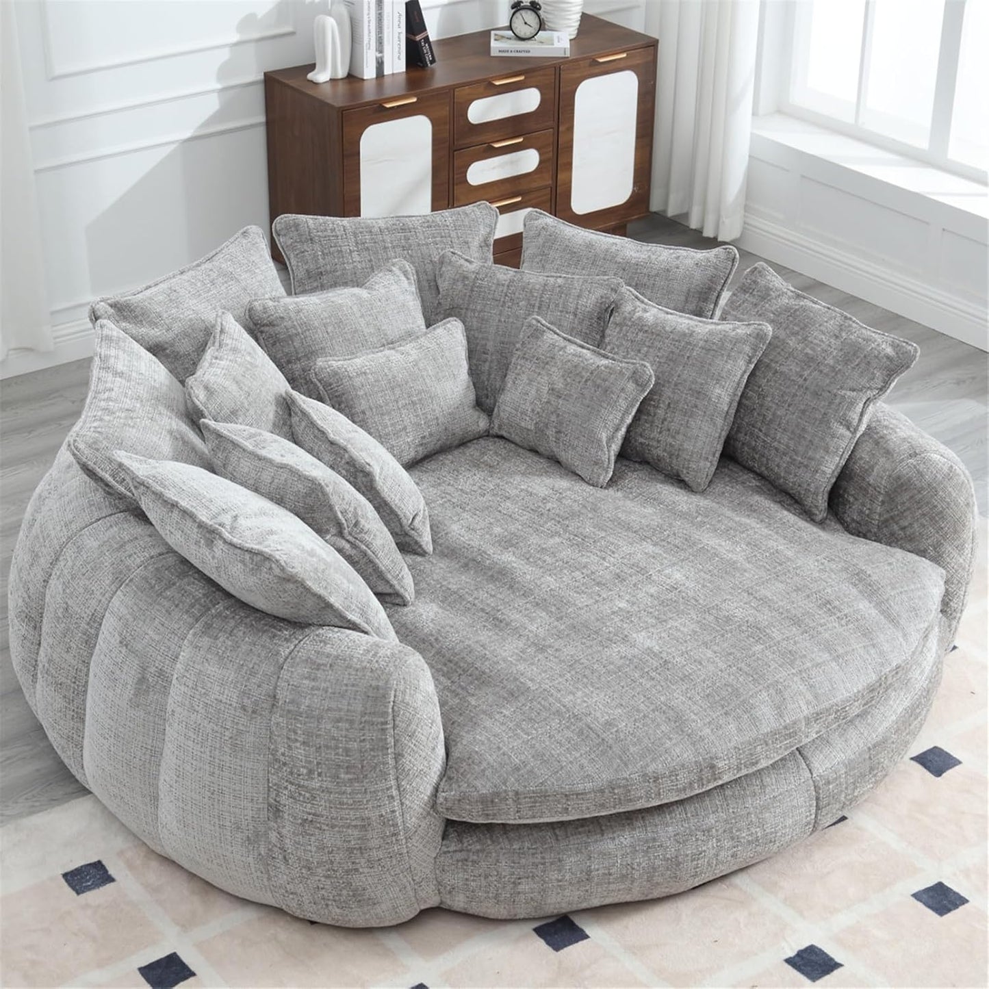 كرسي شيز لونج دائري كبير مبطن مع وسائد - Oversized Chaise